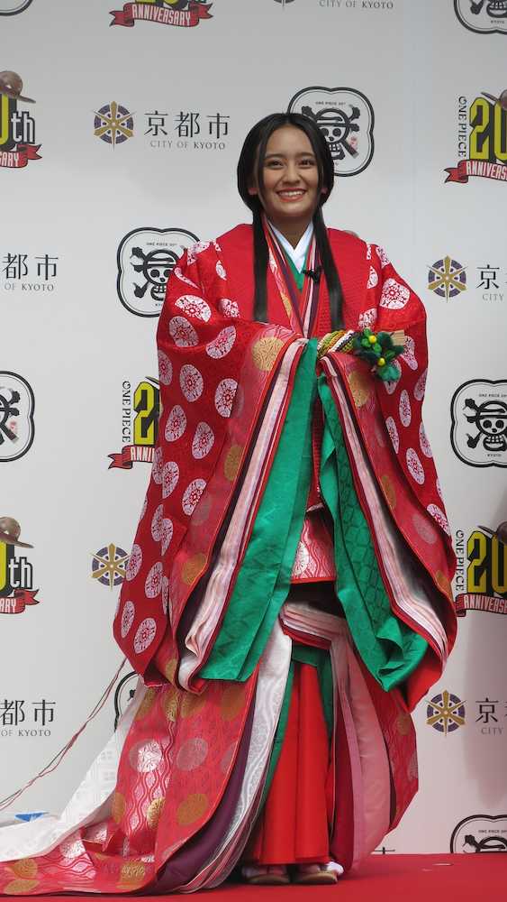 【画像・写真】岡田結実　人生初めてに「嬉しい　きれい　でも、重い」