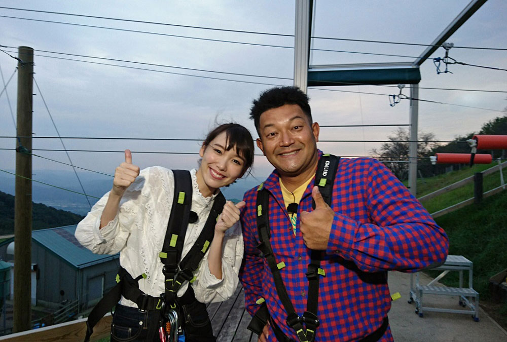 【画像・写真】飯豊まりえ「にじいろジーン」ロケに初挑戦　「マザー牧場」で乳搾り