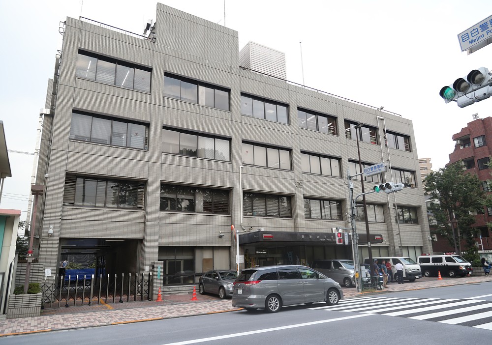 【画像・写真】清水良太郎容疑者を送検　マスク姿で下を向きながら車両に乗り込む