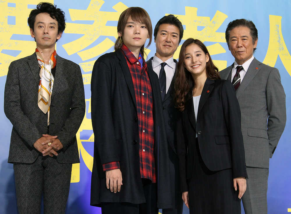 ドラマ「重要参考人探偵」製作発表に顔をそろえた（左から）滝藤賢一、古川雄輝、豊原功補、新木優子、西岡徳馬