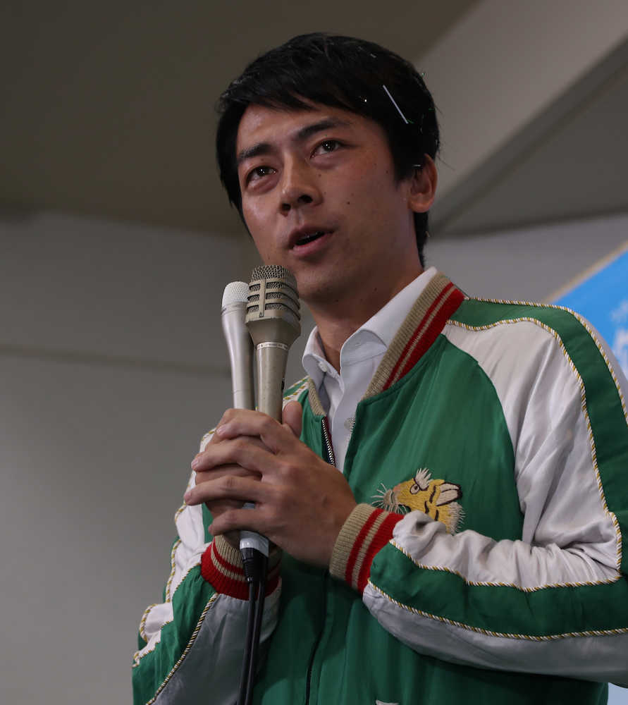 【画像・写真】映画ヒット吉兆！？嵐・二宮、進次郎氏と“おそろい”スカジャン「驚いた」