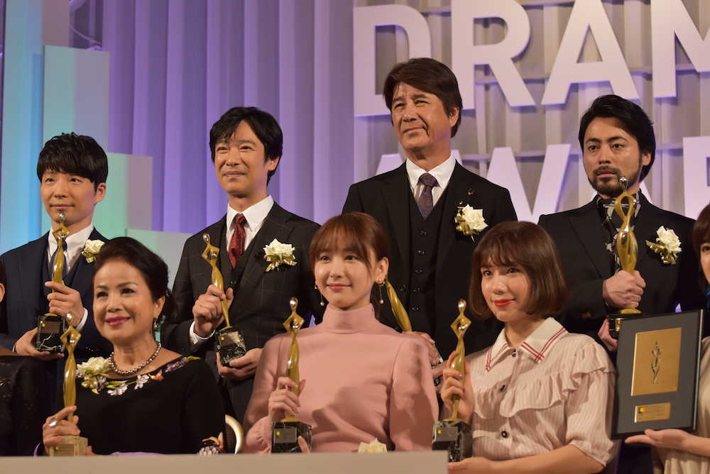 「東京ドラマアウォード２０１７」授賞式に出席した、（上段左から）星野源、堺雅人、草刈正雄ら受賞者