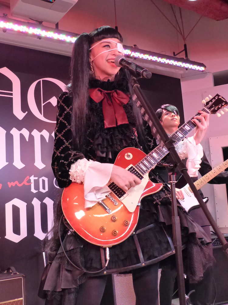 【画像・写真】中条あやみ、眼帯姿で曲披露「歌を楽しめるようになった」