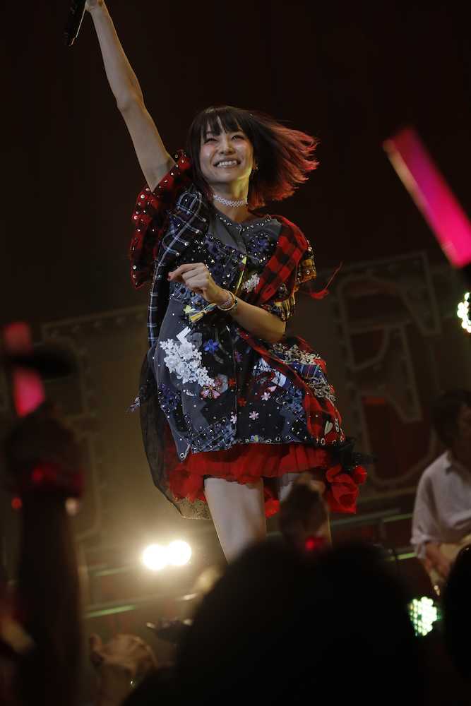 【画像・写真】ＬｉＳＡ“アイドルの聖地”で２２曲熱唱！「制覇しました」