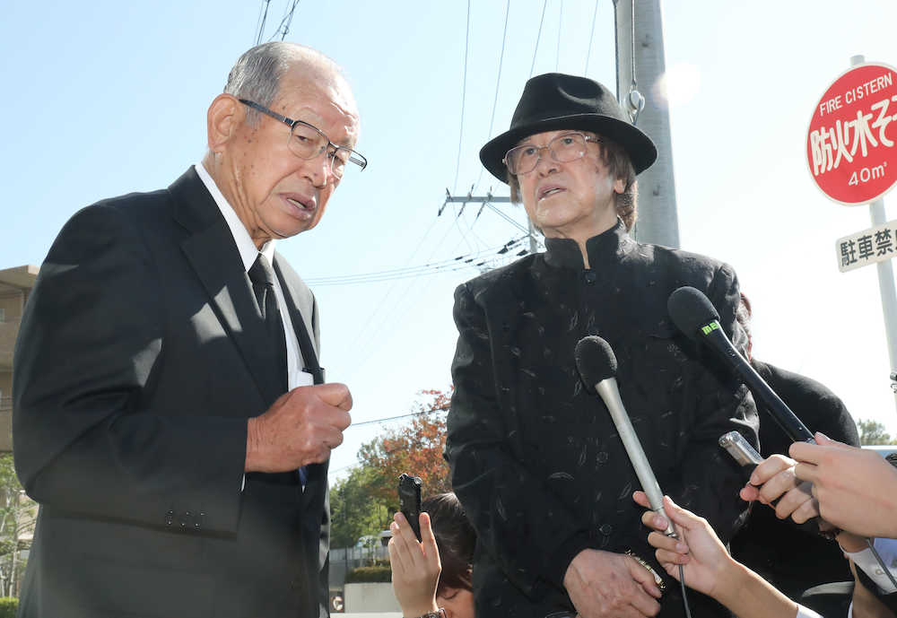 中村鋭一さんの葬儀に参列した吉田義男氏（左）と浜村淳は故人の思い出を語る