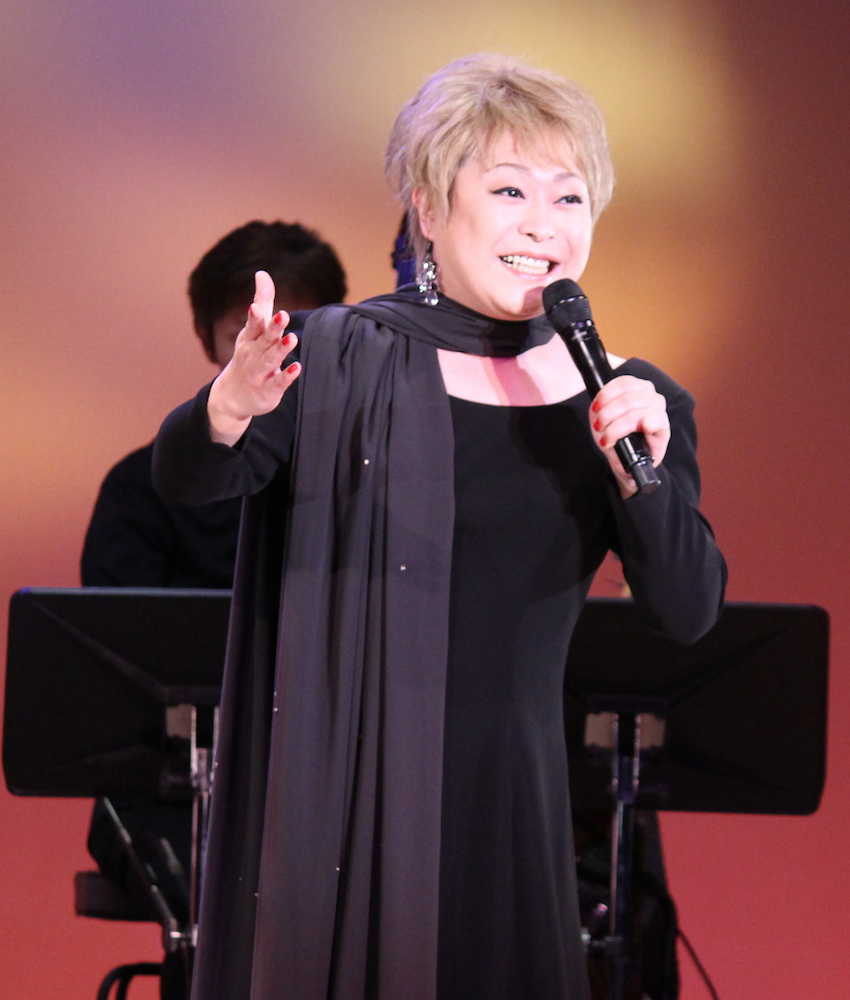 大阪市内で１５周年記念コンサートを開いた佐々木秀実