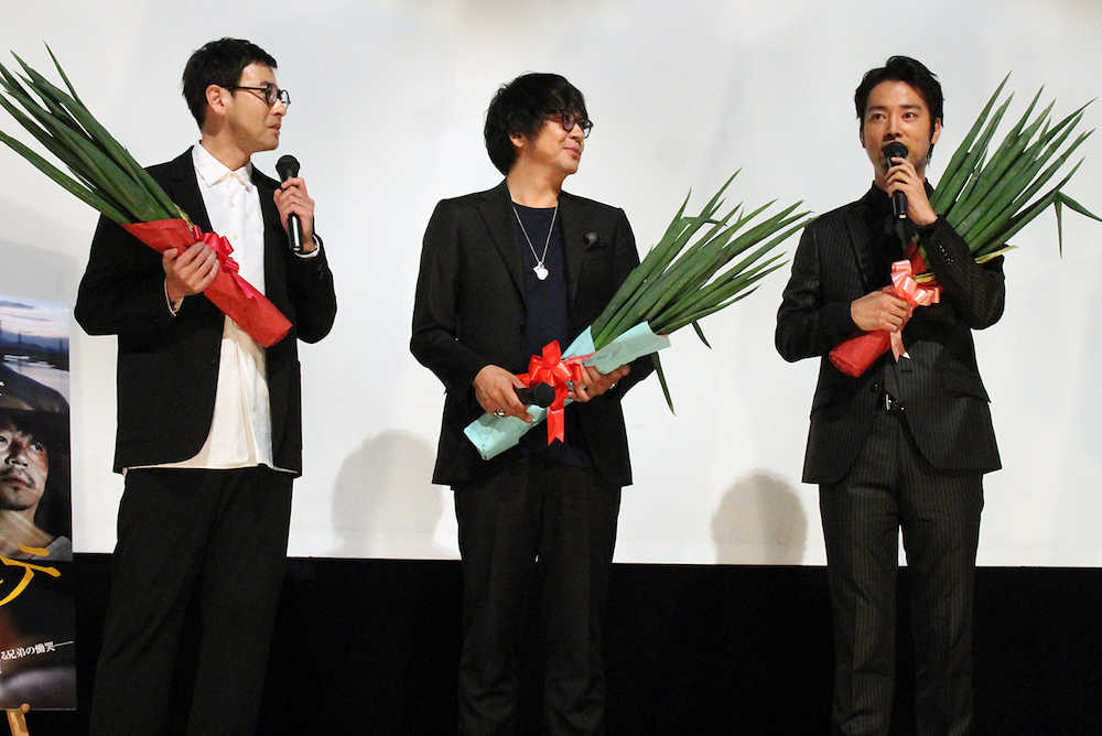 映画「ビジランテ」の完成披露上映会に出席した（左から）鈴木浩介、大森南朋、桐谷健太