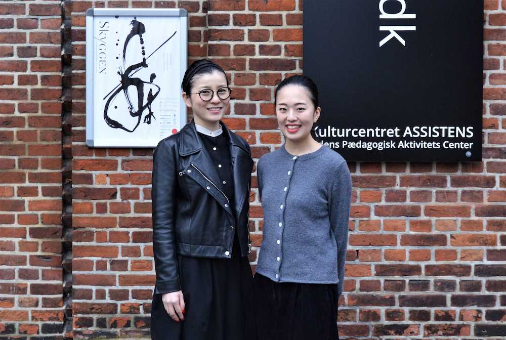 日本―デンマーク国交１５０周年記念イベントに出席した書道家の中塚翠涛さんと作曲家の吉田文さん