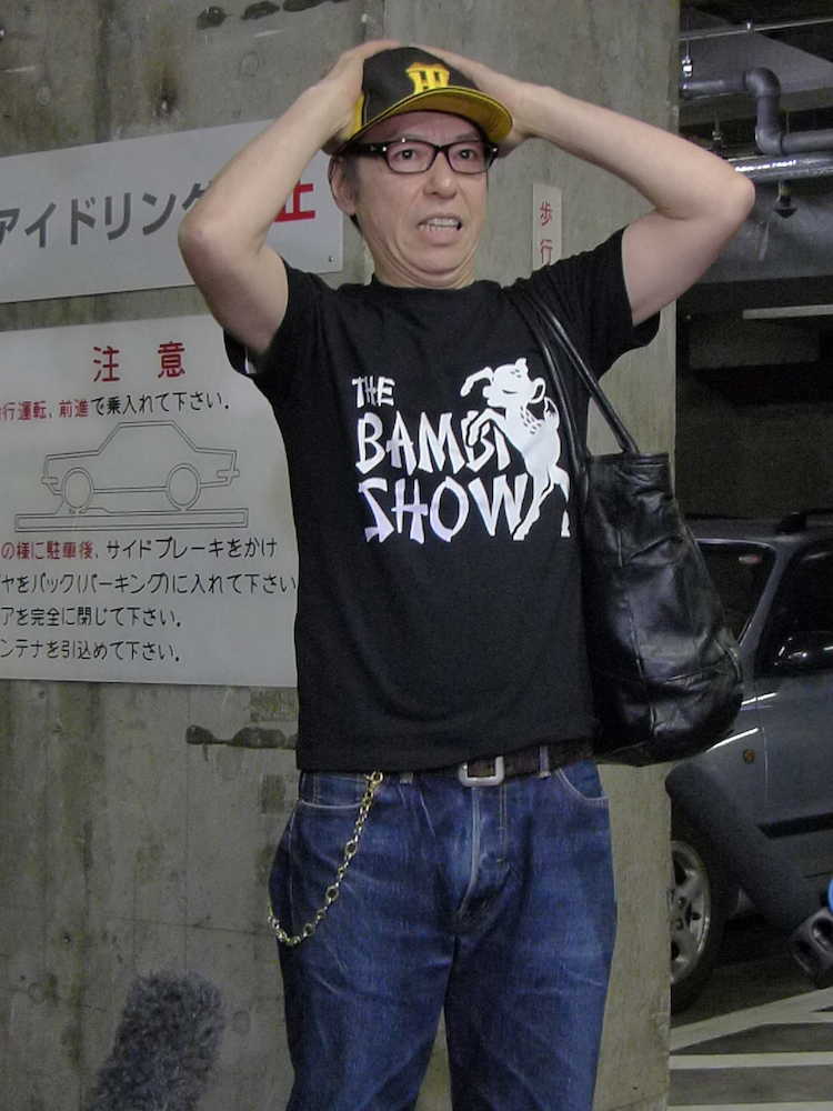 東京・渋谷で舞台出演後に報道陣に応対した板尾創路
