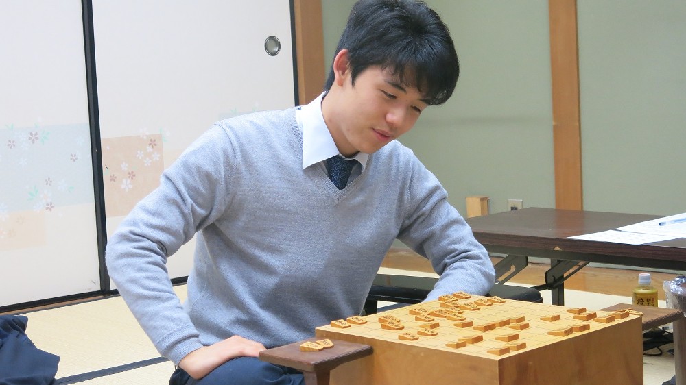 【画像・写真】藤井四段　最速、最年少で通算５０勝「１局１局積み上げて節目の数字に」