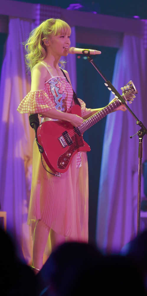 【画像・写真】Ａｍｉ　キュートに6変化21曲熱唱　初のソロツアー東京公演