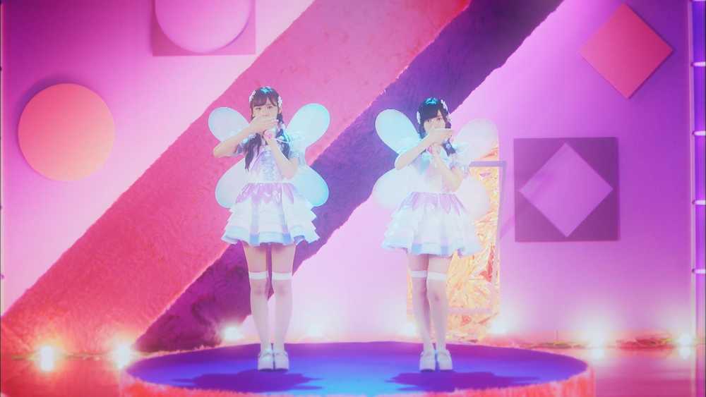 ９月のＡＫＢ４８じゃんけん大会で優勝した２人組ユニット「ｆａｉｒｙ　ｗ！ｎｋ」のシングル「天使はどこにいる？」のミュージックビデオ