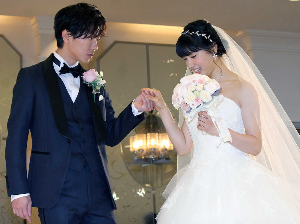 【画像・写真】花嫁姿の土屋太鳳、佐藤健に直球質問「ねっ、健先輩」