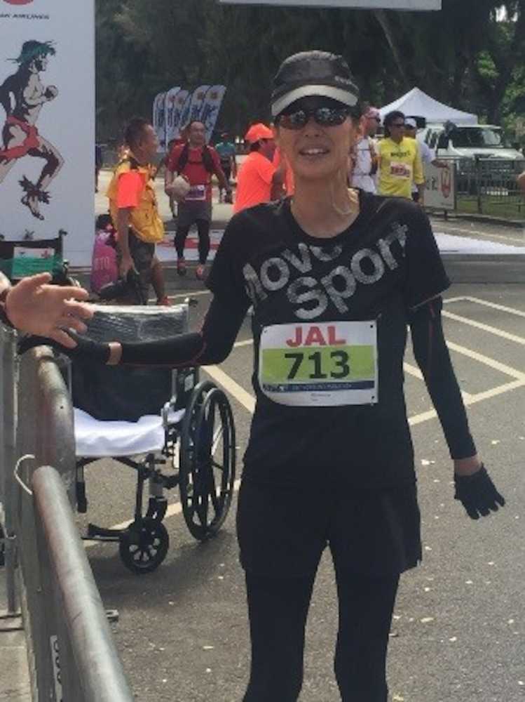 【画像・写真】萬田久子　ホノルルマラソン完走「酒をやめて練習を続けた自分をほめてあげたい」