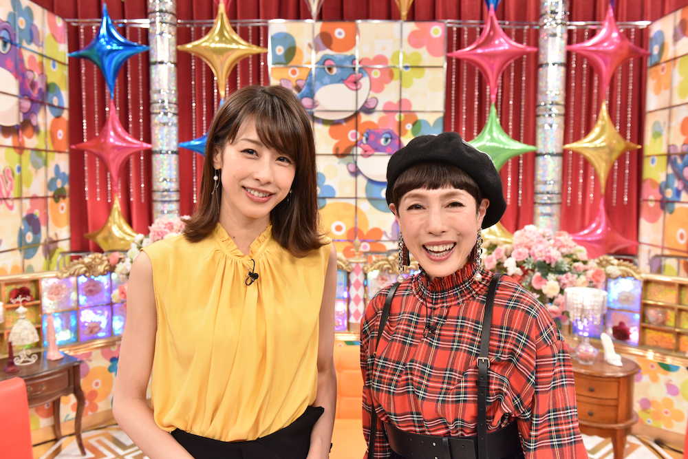 日本テレビ「妄想ふくらむフグ女たち」で司会を務める加藤綾子（左）と久本雅美
