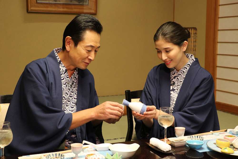【画像・写真】三田村邦彦　浴衣姿の橋本マナミにメロメロ「１０年目の大ご褒美」