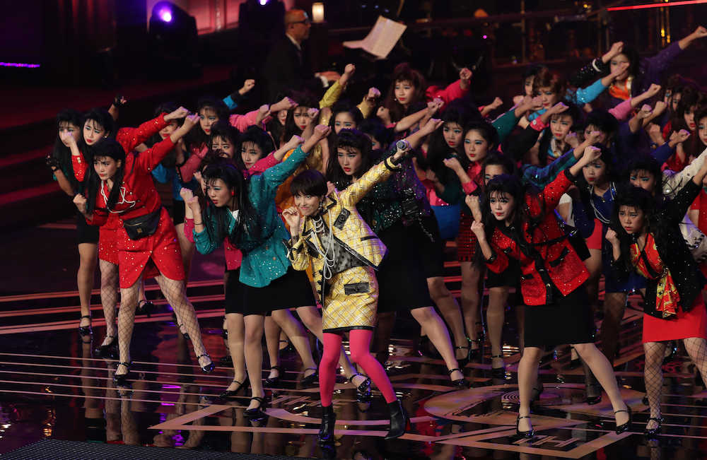 【画像・写真】荻野目ちゃん「奇跡のコラボ」　登美丘高ダンス部と最後の共演