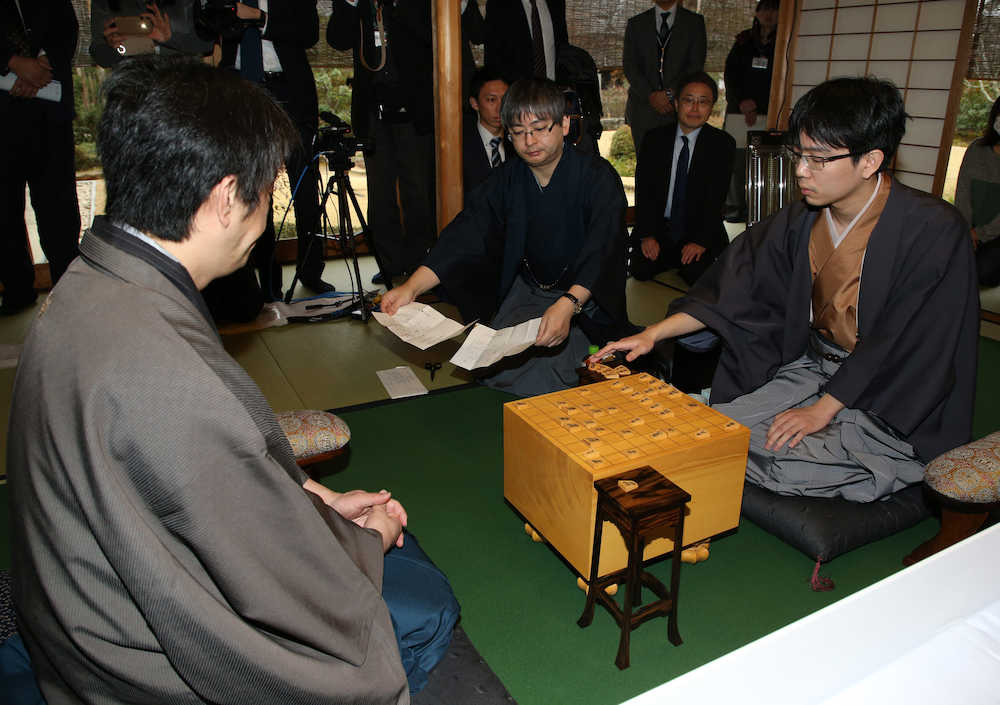 【画像・写真】王将戦第１局２日目スタート　封じ手は「２九歩成」