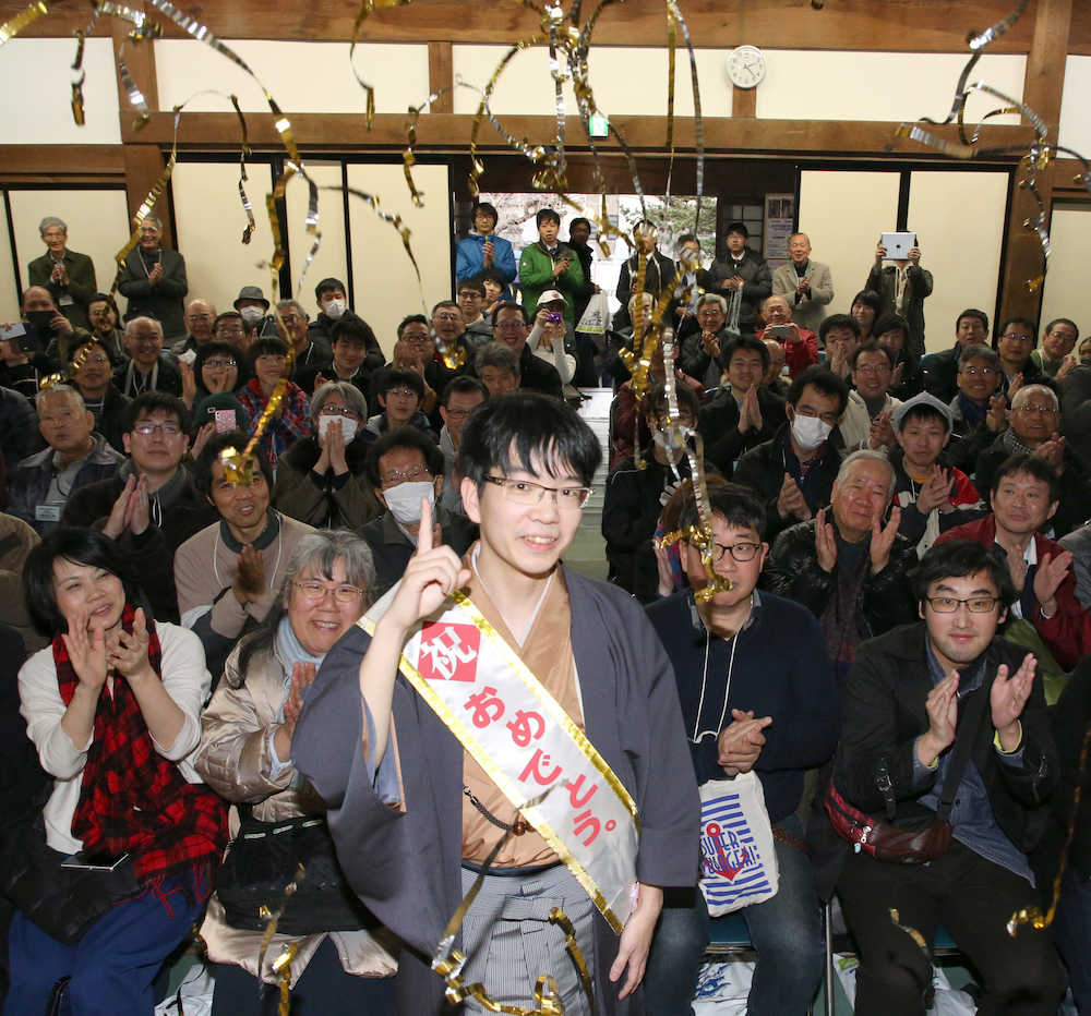 【画像・写真】豊島八段先勝　持ち時間半分以上残し、午後のデザート前決着