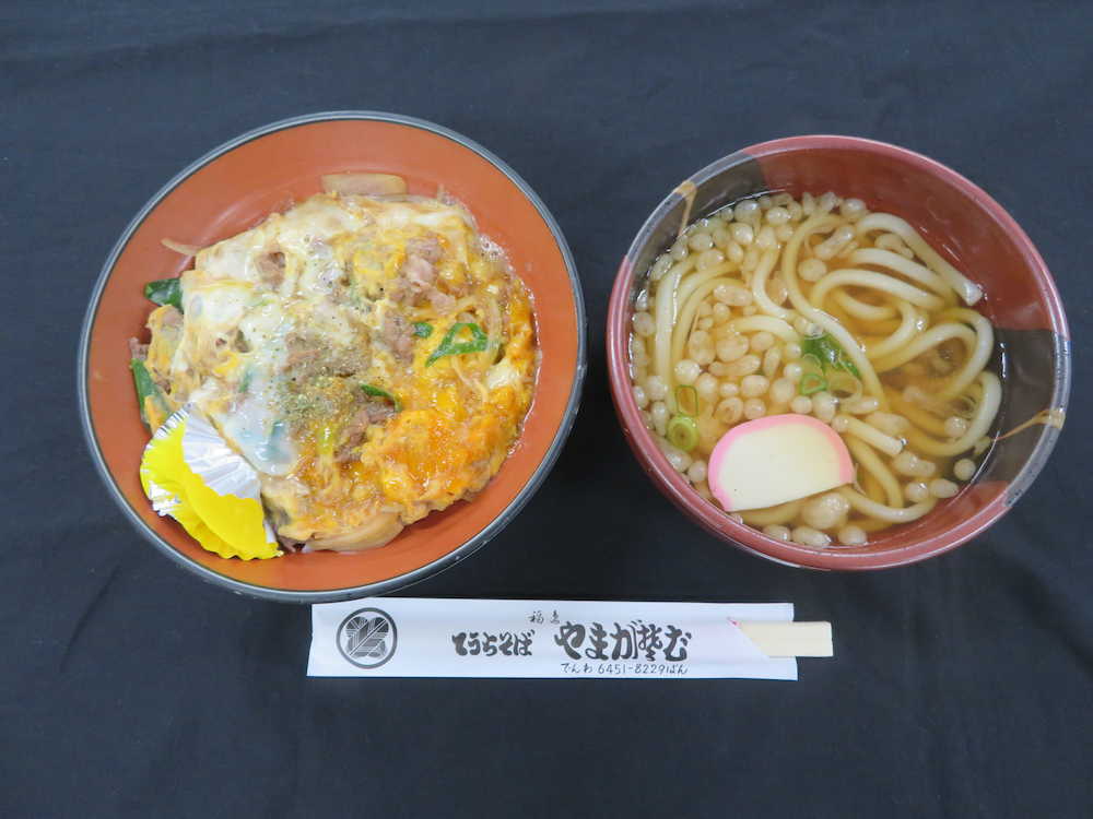 藤井聡太四段の昼食。関西将棋会館近くの「やまがそば」の他人丼と温かいうどんのセット