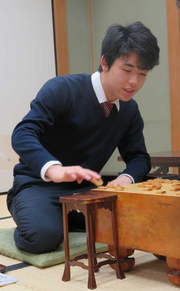 【画像・写真】藤井四段、８戦全勝　順位戦Ｃ級１組昇格へＭ１