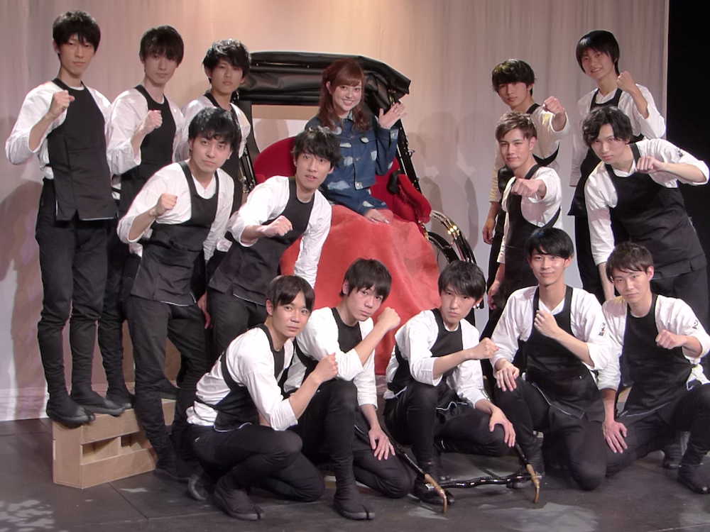 お披露目イベントを行った男性演劇ユニット「ウズイチ」は、ゲストの菊地亜美とともに意気込み