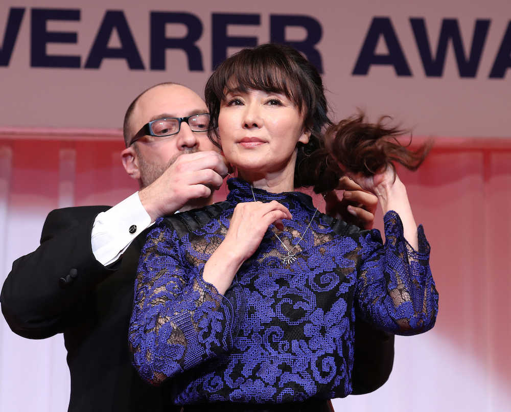 【画像・写真】浅野ゆう子　結婚後初の公の場で幸せ報告「昨年末宝物が一つ増えた」