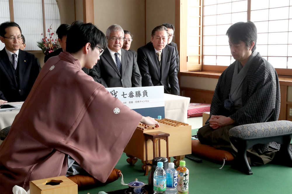 【画像・写真】久保王将“積極的”四間飛車ＶＳ豊島八段“自然体”４枚穴熊