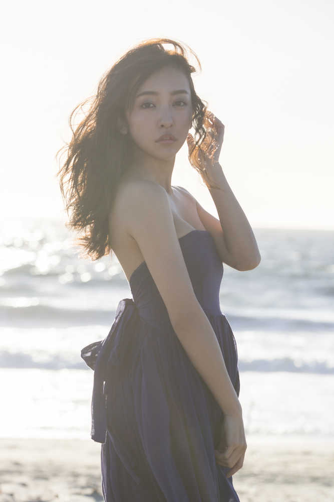 ニューシングル「Ｊｕｓｔ　ａｓ　Ｉ　ａｍ」のミュージックビデオを米ロサンゼルスで撮影した板野友美