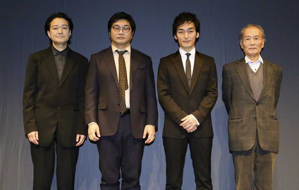 舞台「バリーターク」の製作発表を行った（左から）白井晃氏、松尾諭、草なぎ剛、小林勝也