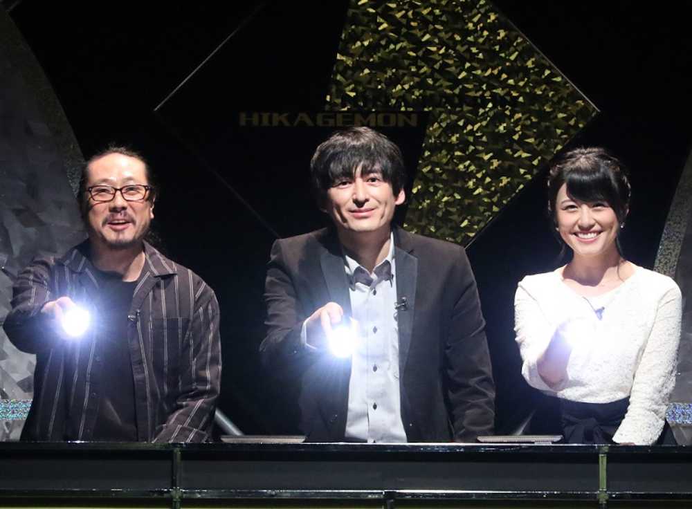 関西で初の単独ＭＣに挑戦する博多大吉（中央）。左は「笑い飯」西田幸治、右はＫＴＶ・中島めぐみアナウンサー