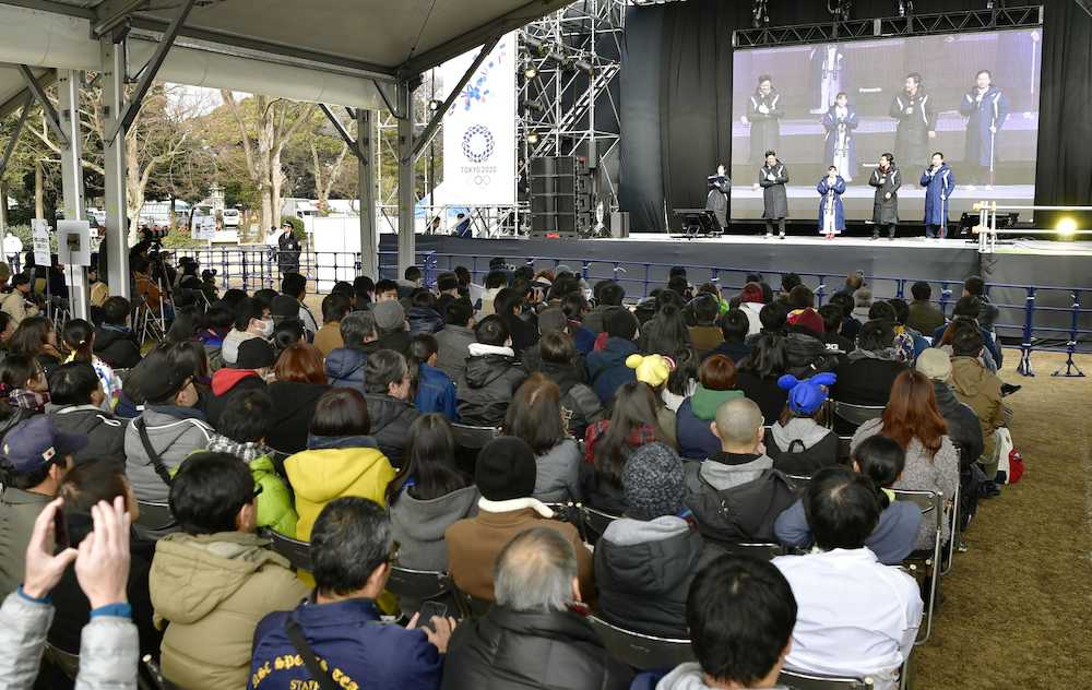 都立井の頭公園に開設された「ライブサイト」のオープニングイベント＝１０日午前、東京都三鷹市