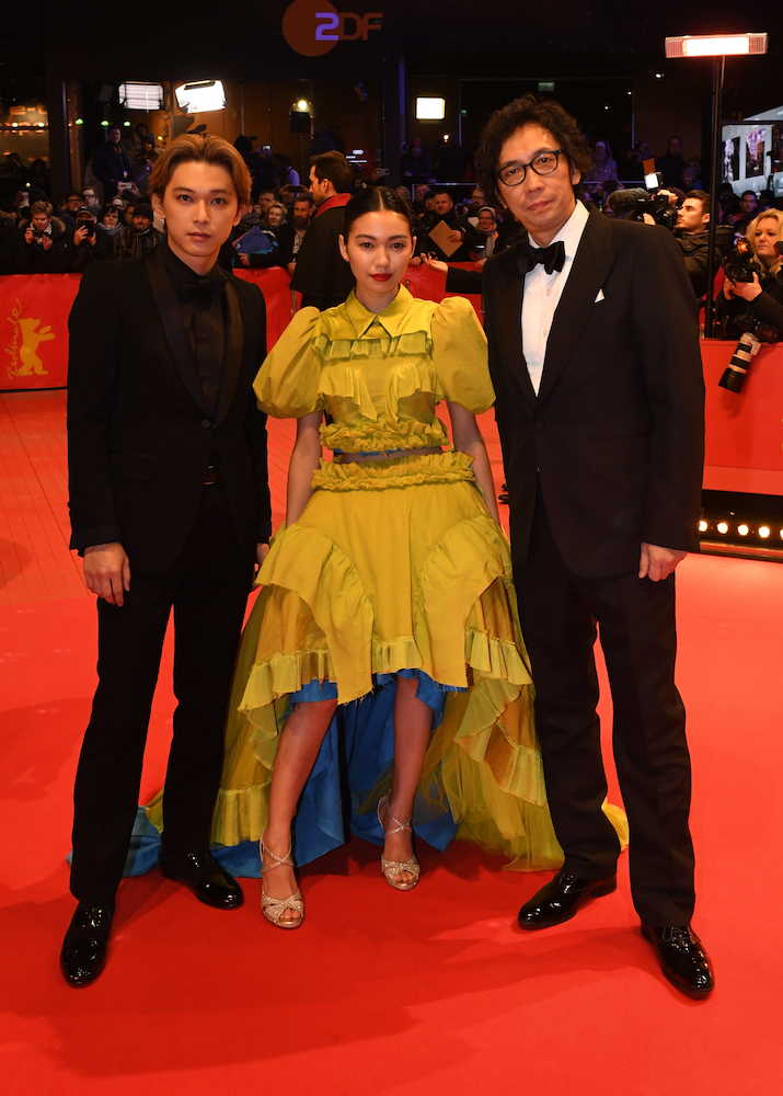ベルリン国際映画祭に参加した「リバーズ・エッジ」の（左から）吉沢亮、二階堂ふみ、行定勲監督
