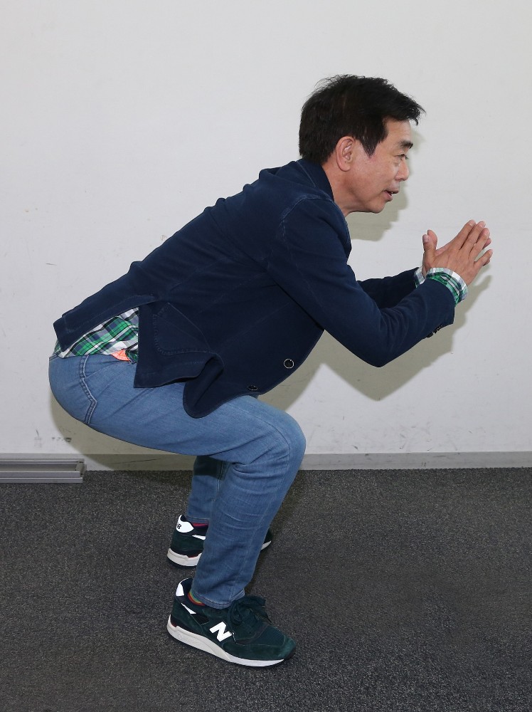 【画像・写真】栗田貫一　もしもシリーズ新ネタ完成！カーリングする森進一