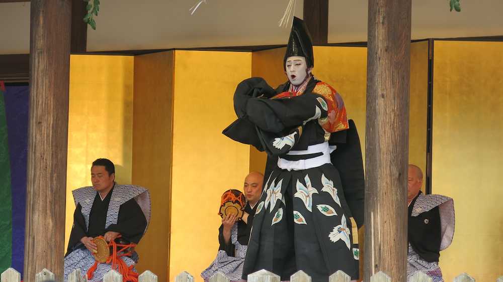 京都・上賀茂神社での襲名記念公演で「三番叟」を奉納上演した十代目松本幸四郎