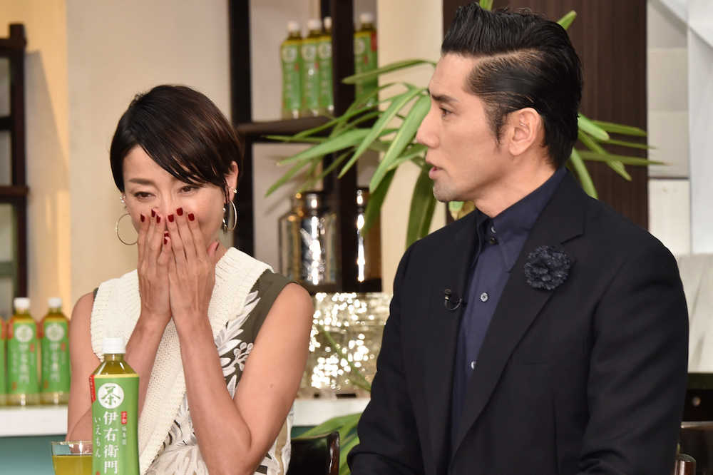 【画像・写真】宮沢りえ　報道陣からの祝福に無言も笑顔　夫役の本木雅弘は「よかったと思います」
