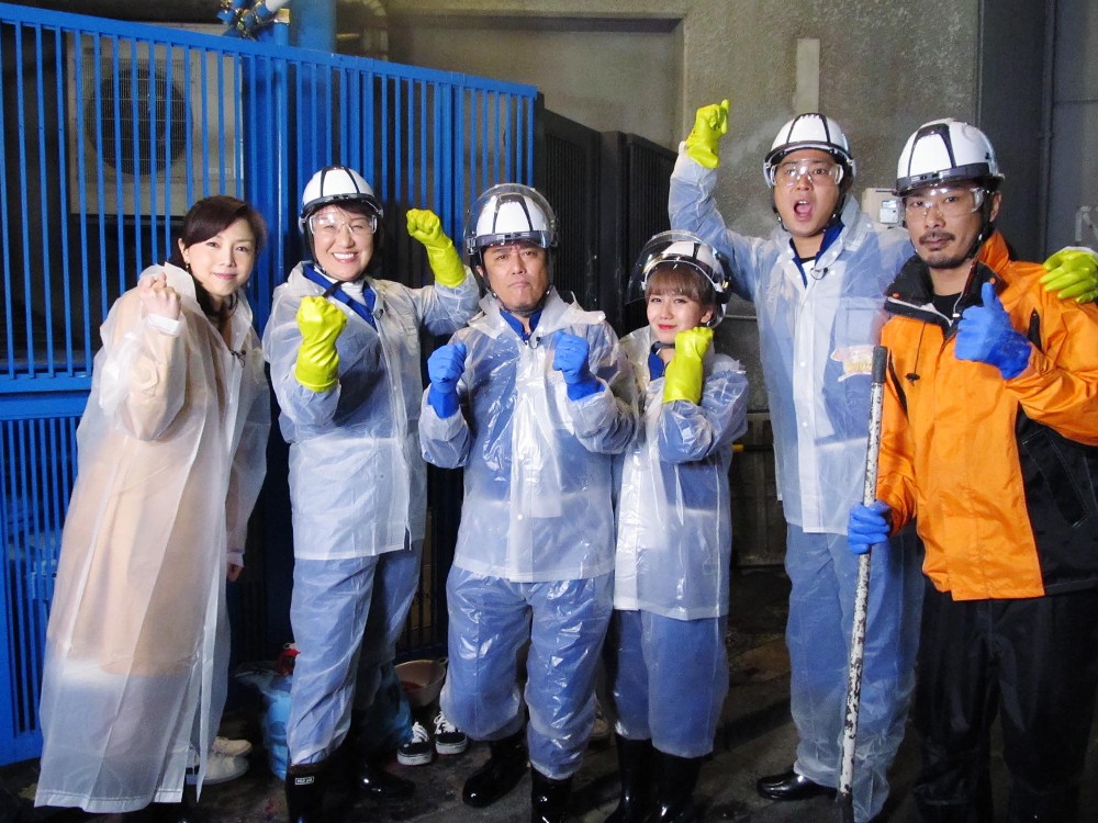 坂上忍（左から３人目）率いる「ピカピカ団」（Ｃ）テレビ東京