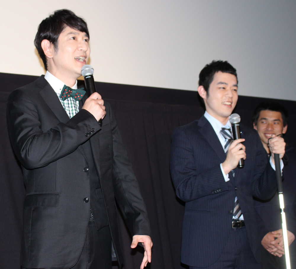 大阪市内で舞台あいさつした田中直樹（左）と濱田祐太郎