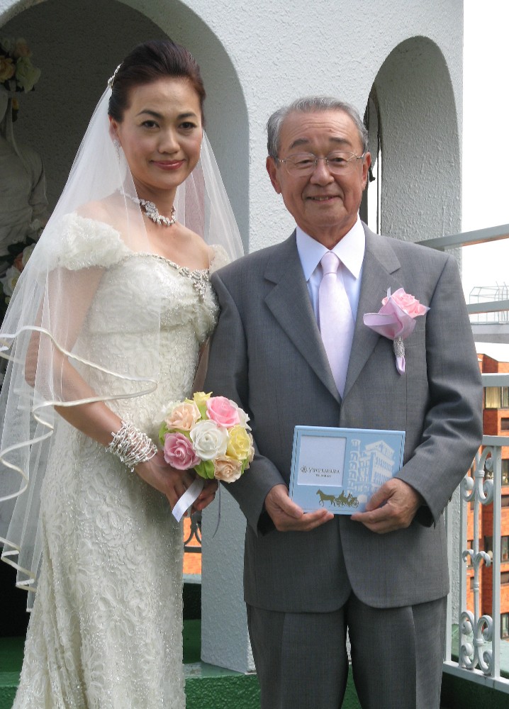 ０８年に年の差婚が話題となった山本文郎さん（右）と妻の由美子さん