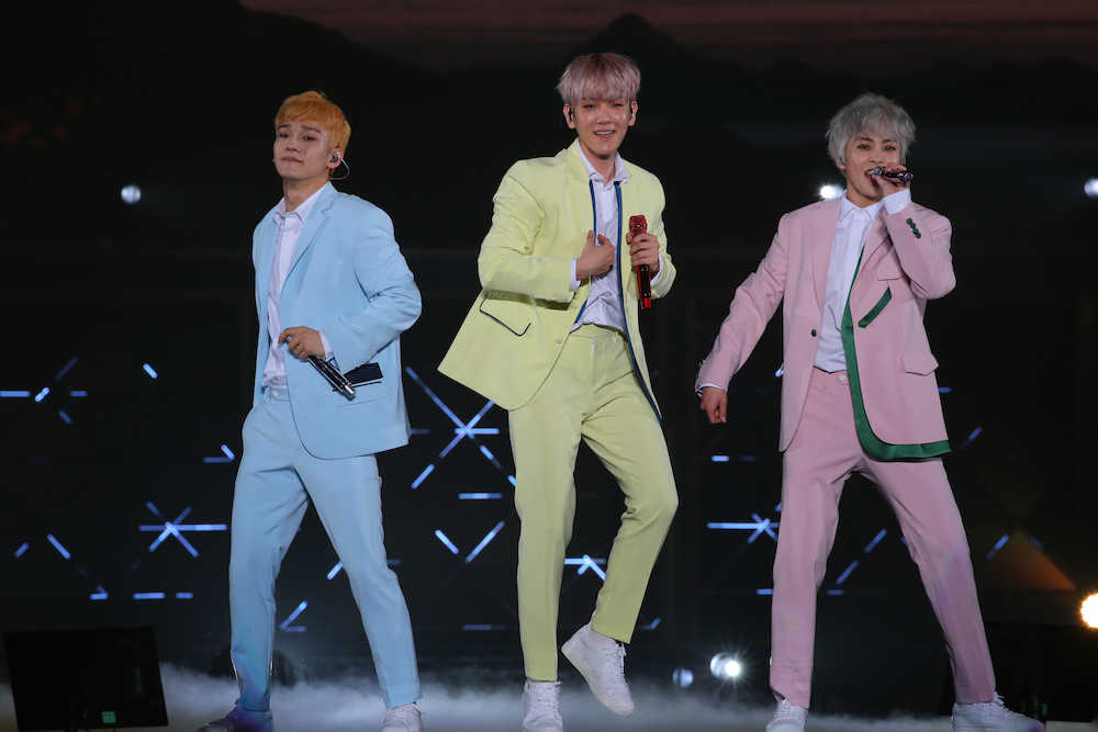 【画像・写真】ＥＸＯ―ＣＢＸ　初の全国ツアー、横浜で開幕　１万3000人熱狂