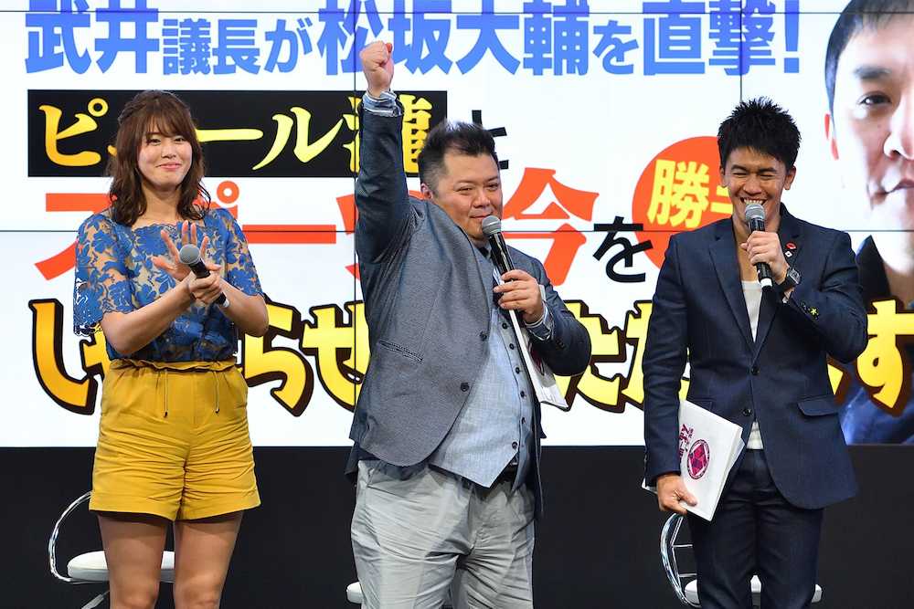 大阪市内でイベントに登場した（右から）武井壮、ブラックマヨネーズ・小杉竜一、稲村亜美