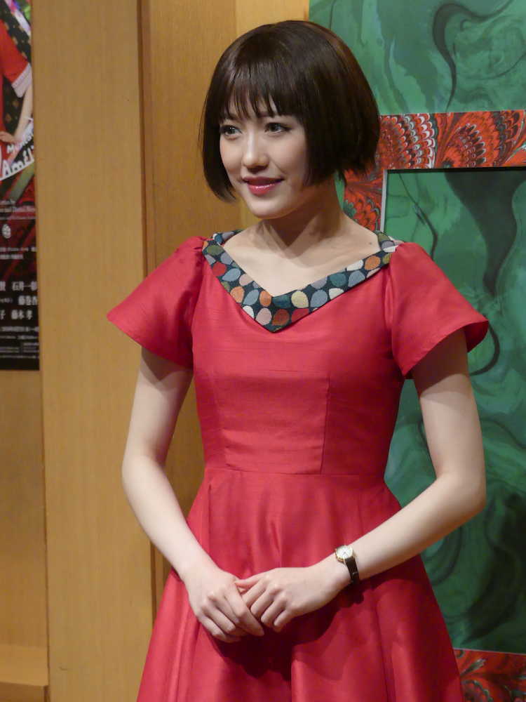 【画像・写真】まゆゆ初主演ミュージカル「アメリ」開幕、キスシーンは「お楽しみ」