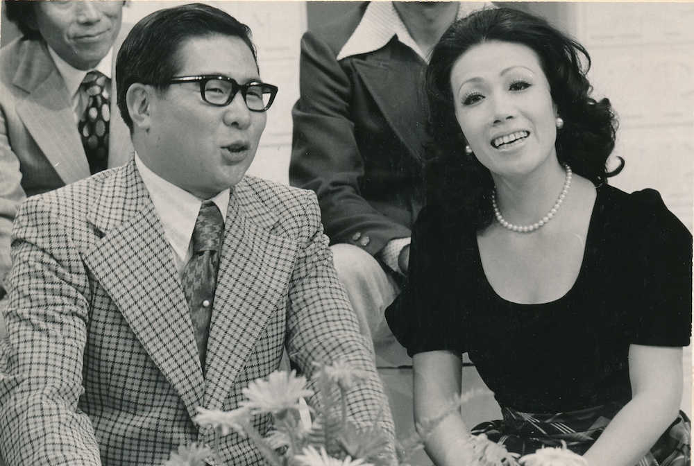 １９７５年３月、１１ＰＭで大橋巨泉さんと共演の朝丘雪路さん