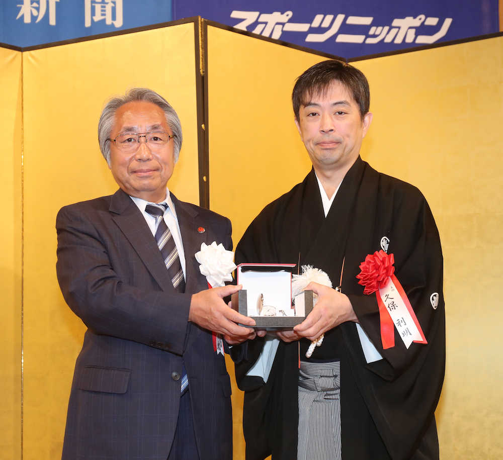 【画像・写真】久保王将が就位式　レジェンド仲間入りに手応え、永世位へ意欲