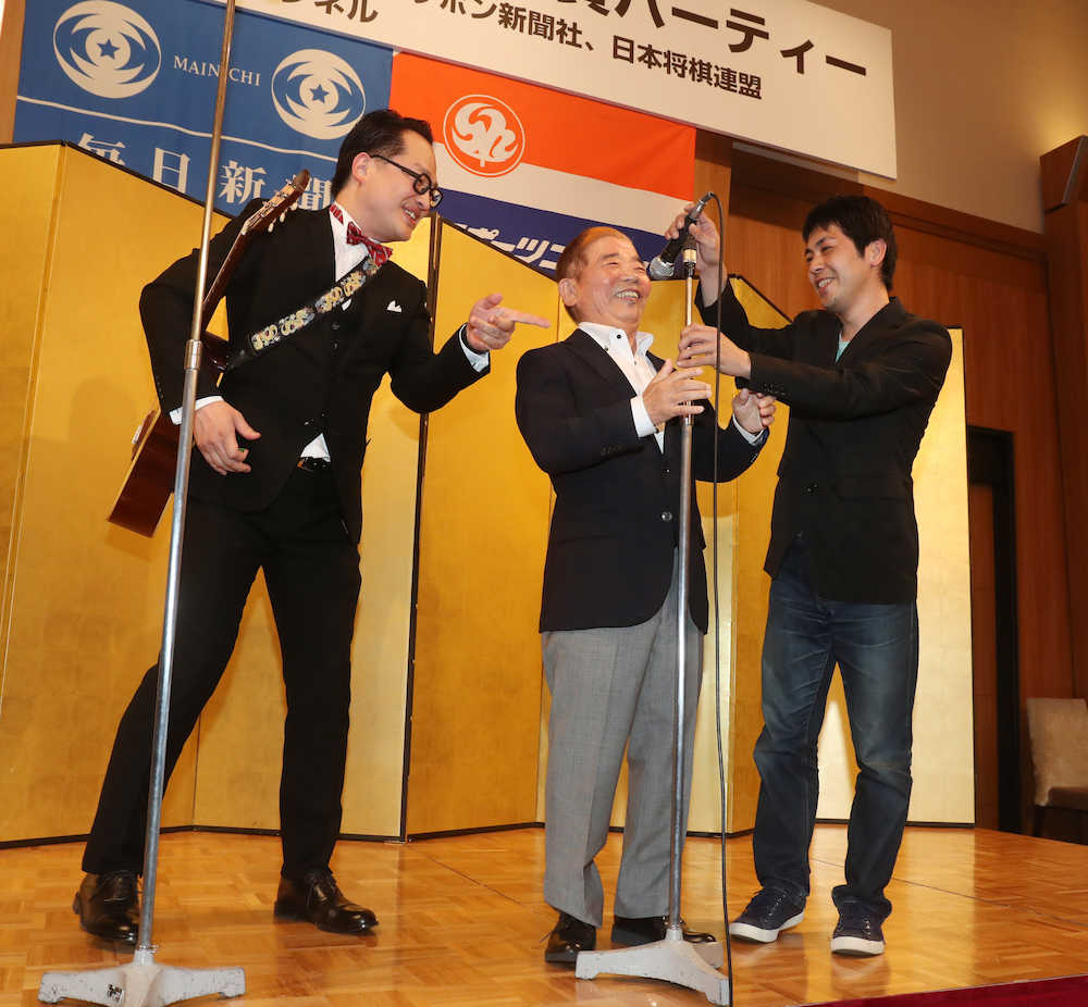 【画像・写真】池乃めだか「王将」熱唱で久保激励、「いばらの道打ち勝って」