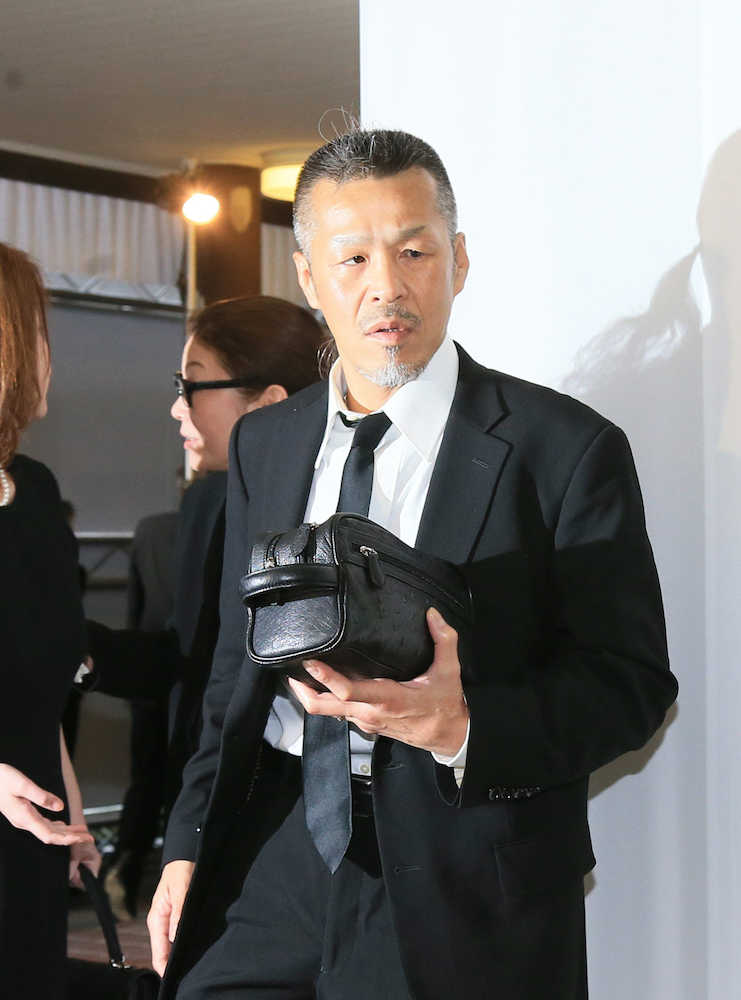 西城秀樹さん 通夜 弔問に訪れた辰吉丈一郎 撮影 尾崎 有希 スポニチ Sponichi Annex 芸能