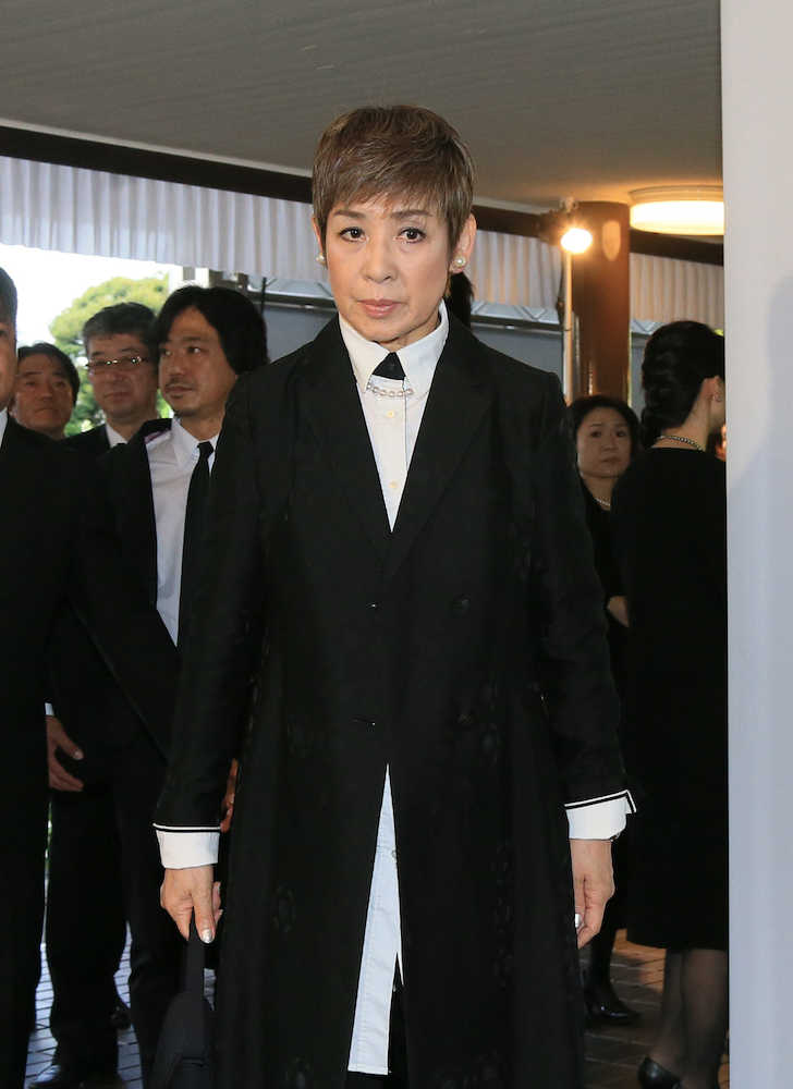 【画像・写真】芸能界から惜しむ声　五木ひろし「どれほどの思いで努力したのか」