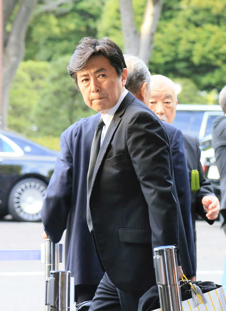 【画像・写真】＜西城秀樹さん・通夜＞弔問に訪れたフジテレビ・笠井信輔アナウンサー（撮影・尾崎　有希）