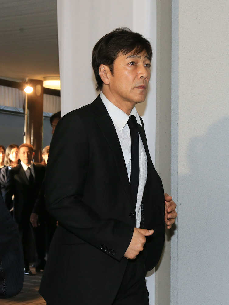 【画像・写真】郷「秀樹の背中見て学んできた」、新御三家・三男から次男へ感謝　西城さん通夜