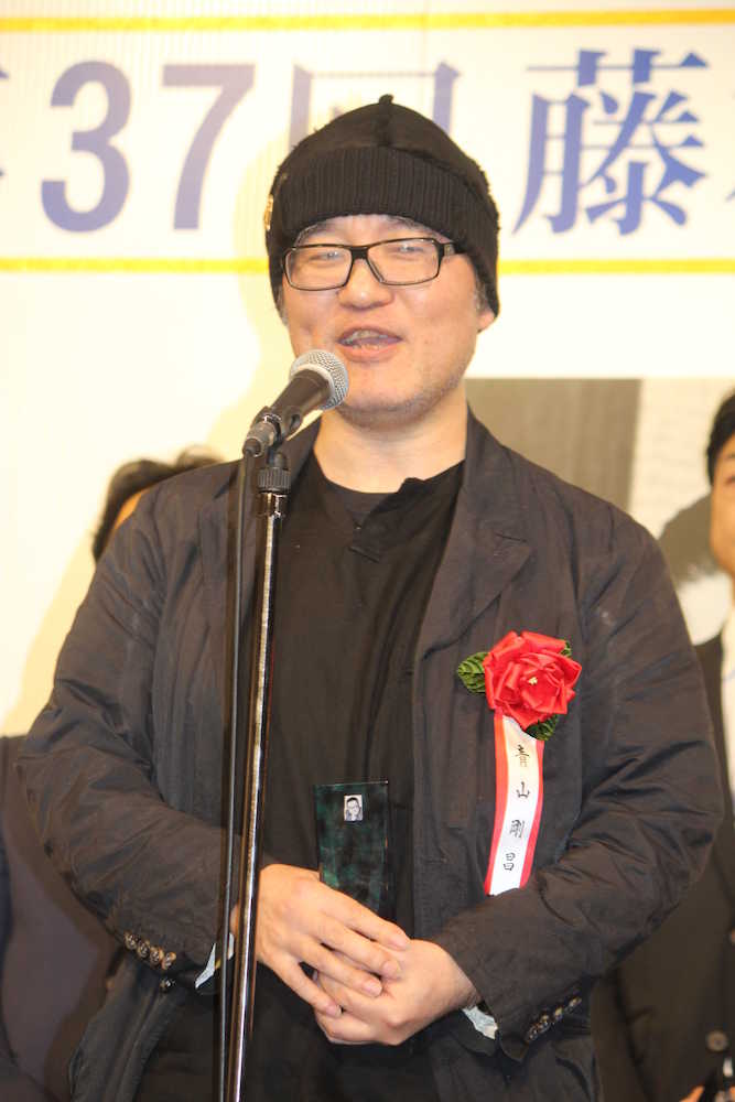 「第３７回藤本賞」授賞式に出席した青山剛昌氏